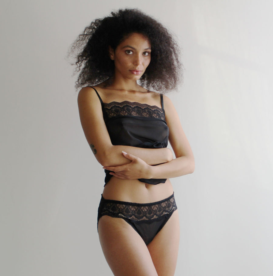 Black Lace Scalloped Edge Underwired 3 Piece Lingerie Set